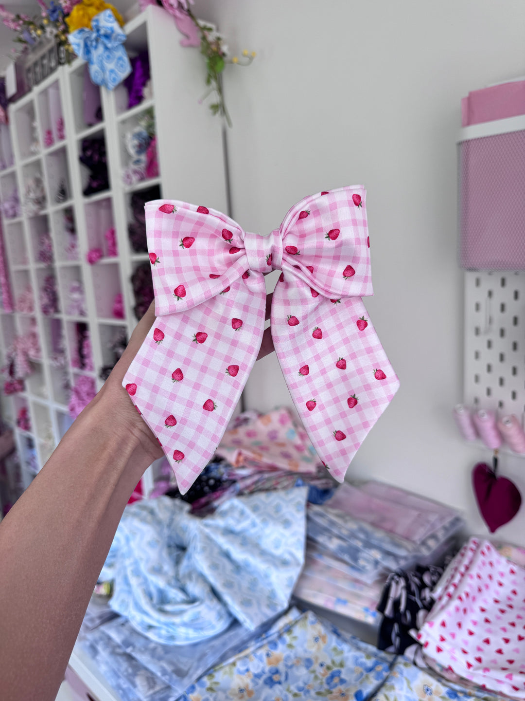 Strawberry Fields Short Tail Bow