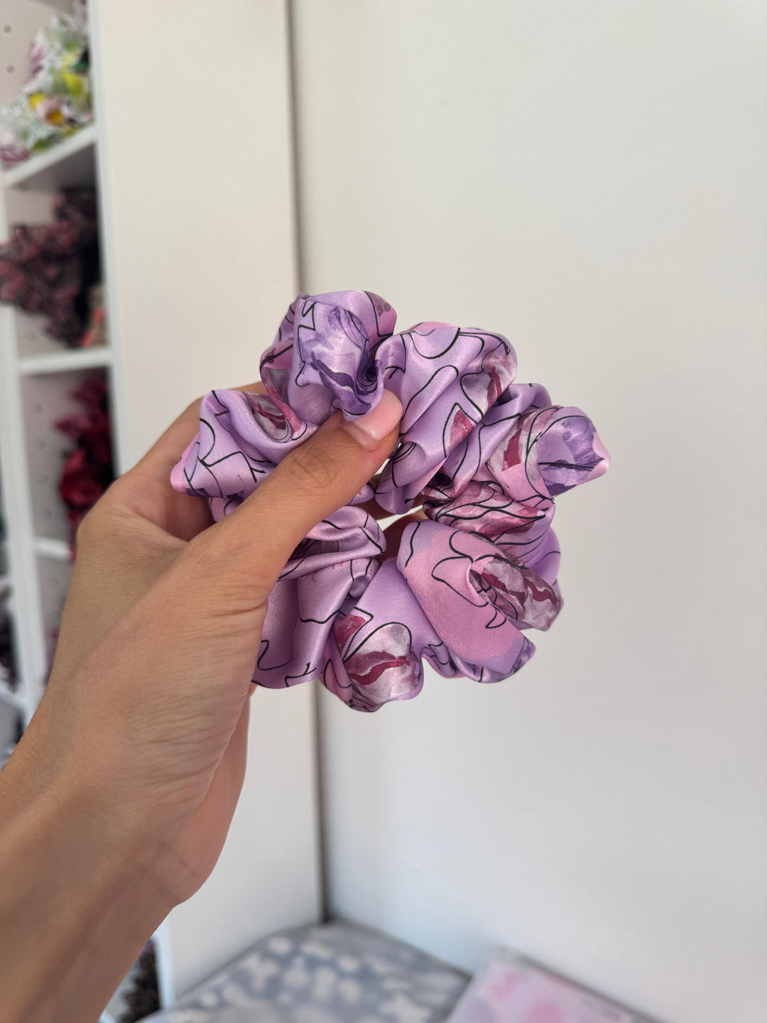 Lilac line art scrunchie