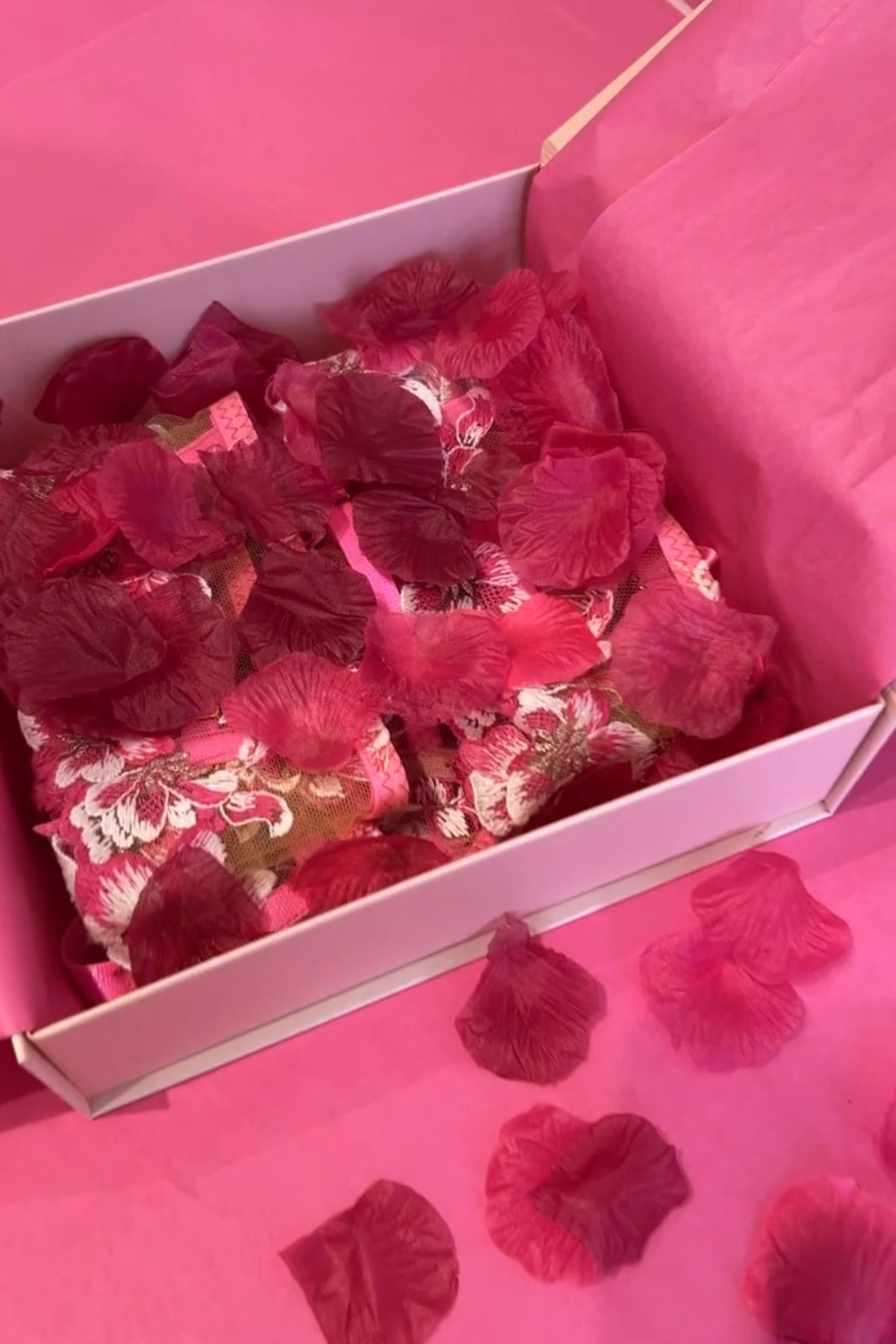 GIFT WRAPPING
